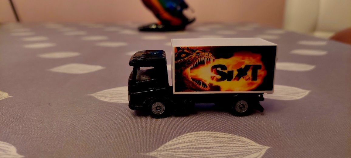 Siku 1107, Ciężarówka Volvo ze skrzynią ładunkową Sixt
