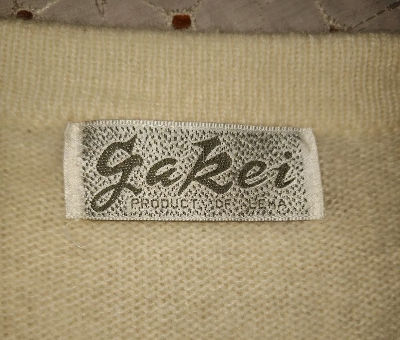 Sweter elegancki z perłami i wstążką