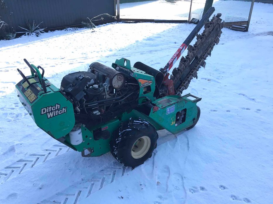 koparka lancuchowa Ditch Witch Silnik HONDA 22KONI Chlodnica oleju hyd