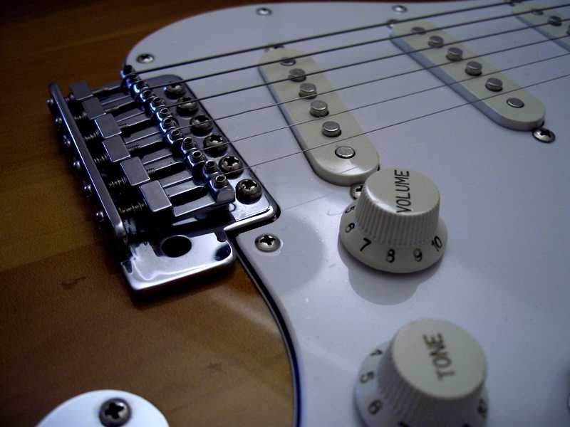 Guitarra stratocaster como nova