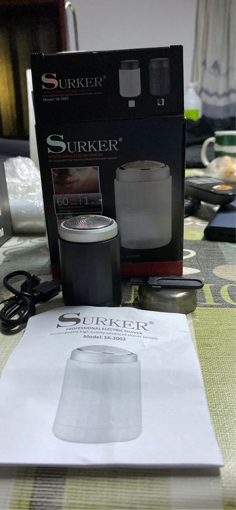 Maquina de barbear portatil marca Surker