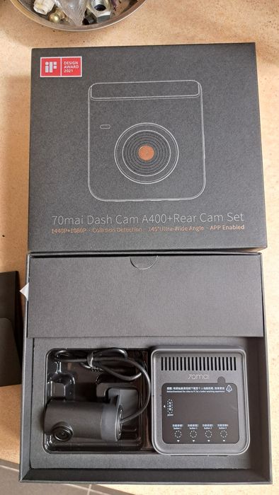 Rejestrator Dash Cam A400 + tylna kamera.
