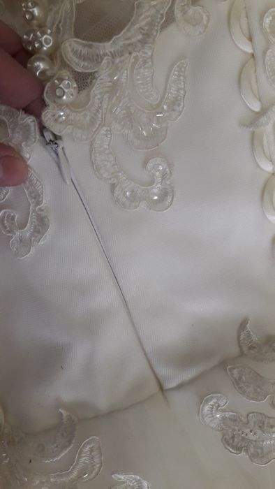 Продаю весільну сукню