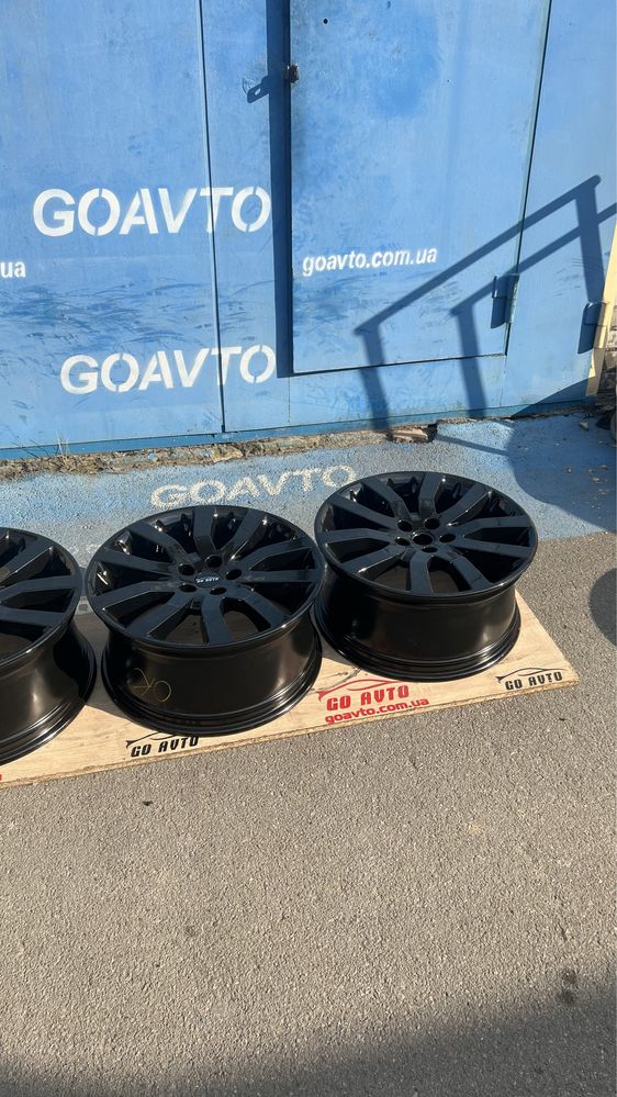 Goauto диски Range Rover 5/120 r20 9j dia72,6 в чорному глянці як нові