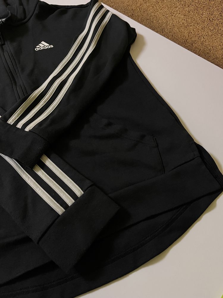 Adidas олімпійка