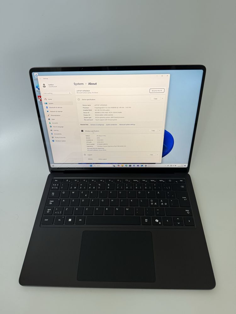 Microsoft Surface 13.8 Laptop 7 Copilot+ PC snapdragon xelite 12core