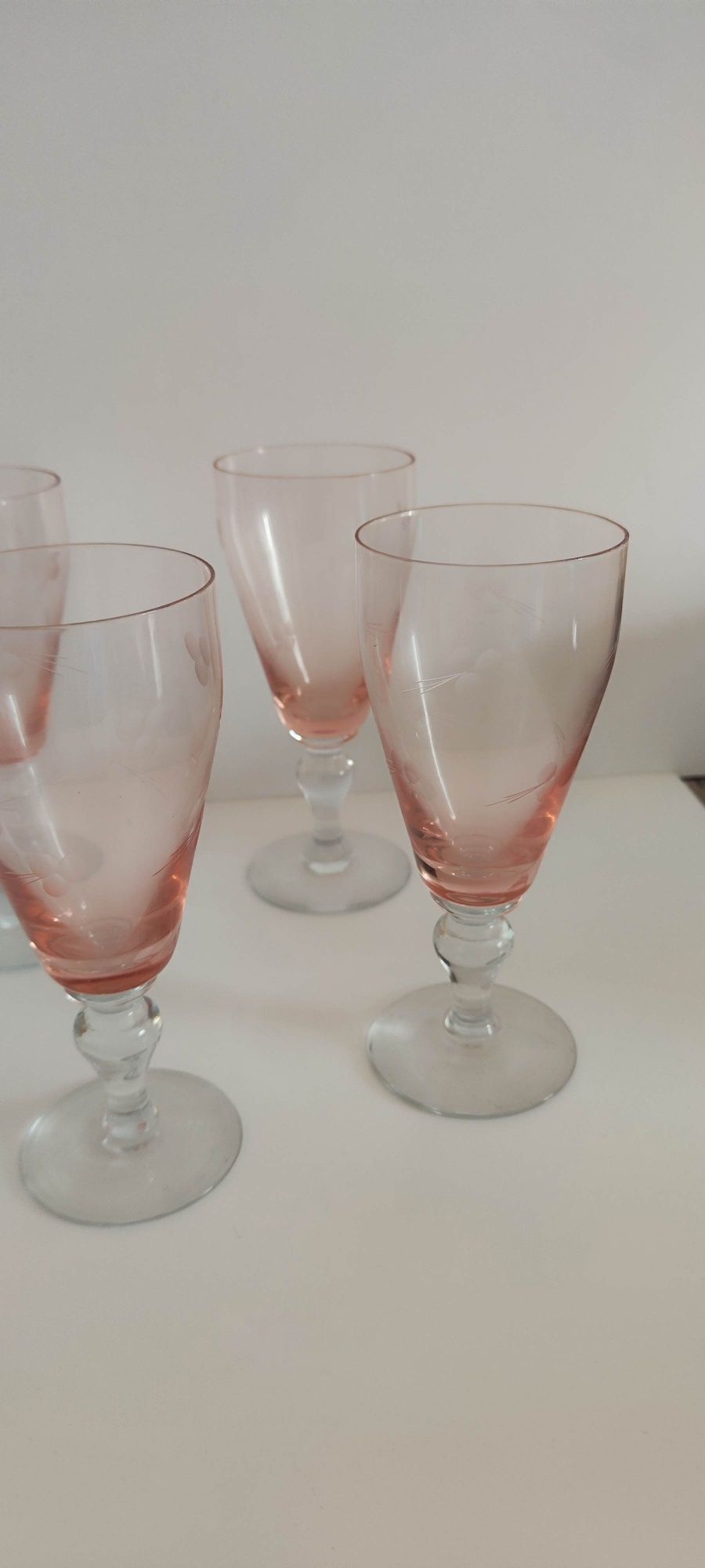 Conjunto de 10 copos cor-de-rosa biselados