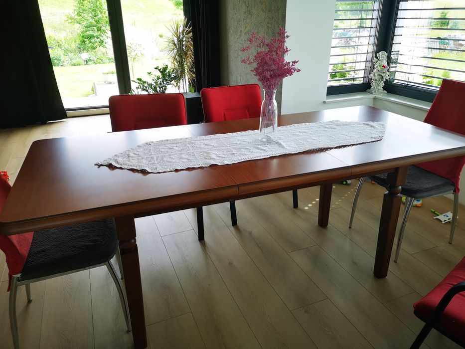 Stół rozkładany /orzech/ jak nowy