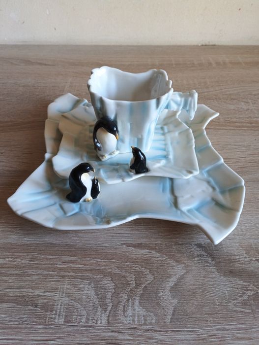 Jednoosobowy zestaw porcelanowy składający się z trzech części 550zl