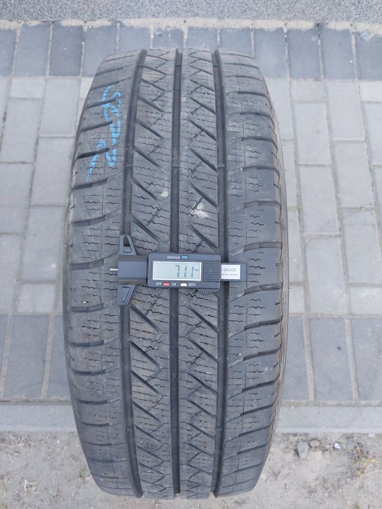 Goodyear Vector 4Seasons 215/65R15 C 104/102 T