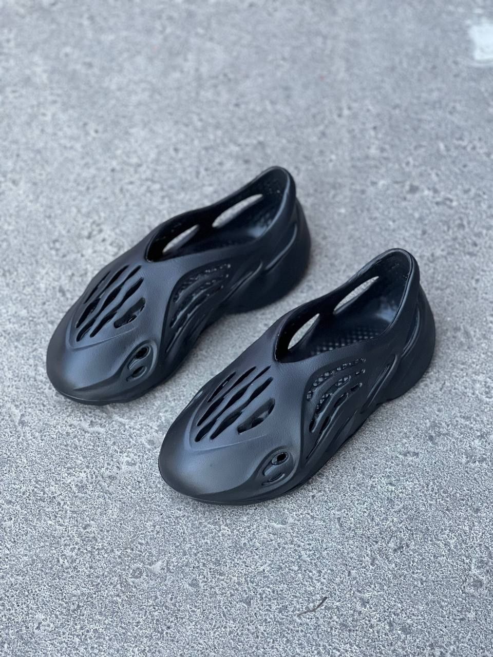 Кроксы Adidas Yeezy Foam Runner Mineral  black 42-43