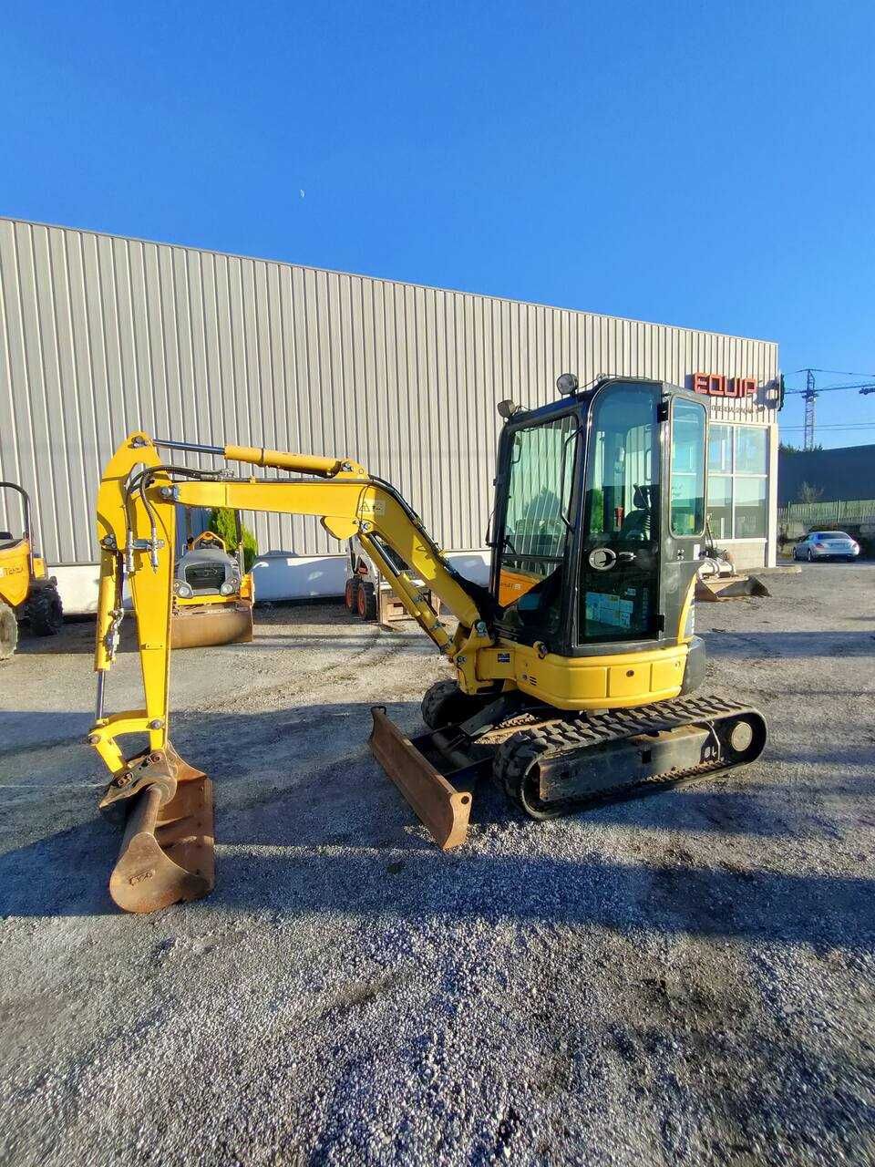 Mini-Giratória Komatsu PC26