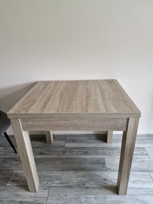 Stół rozkladany do salonu
