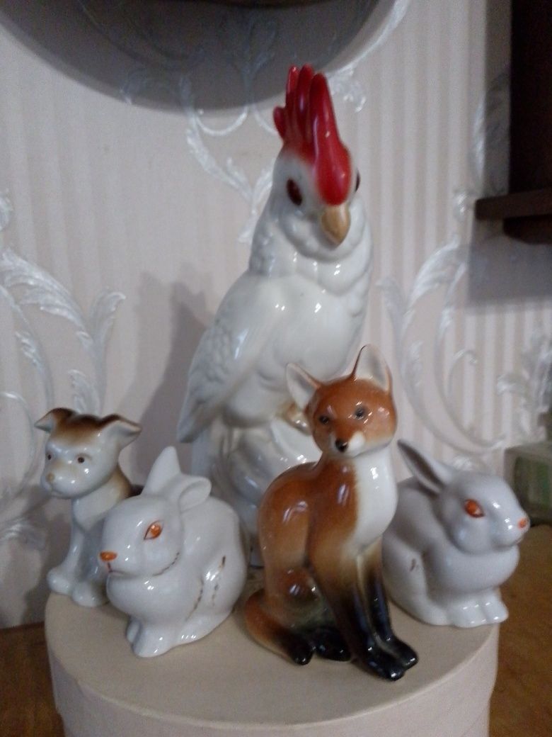 Продам фарфоровые статуэтки.