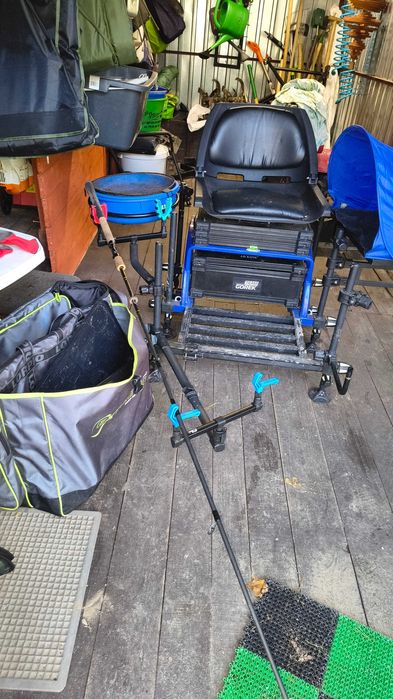 Kosz wędkarski ze wszystkimi akcesoriami