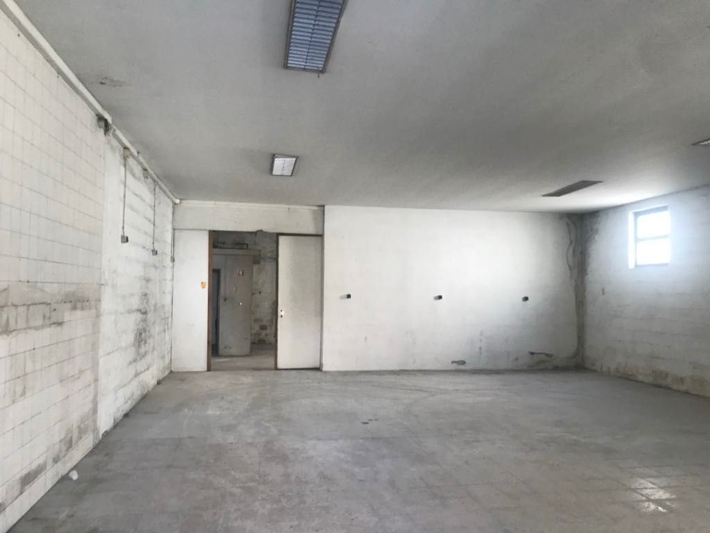 Arrenda-se Armazem 450m2