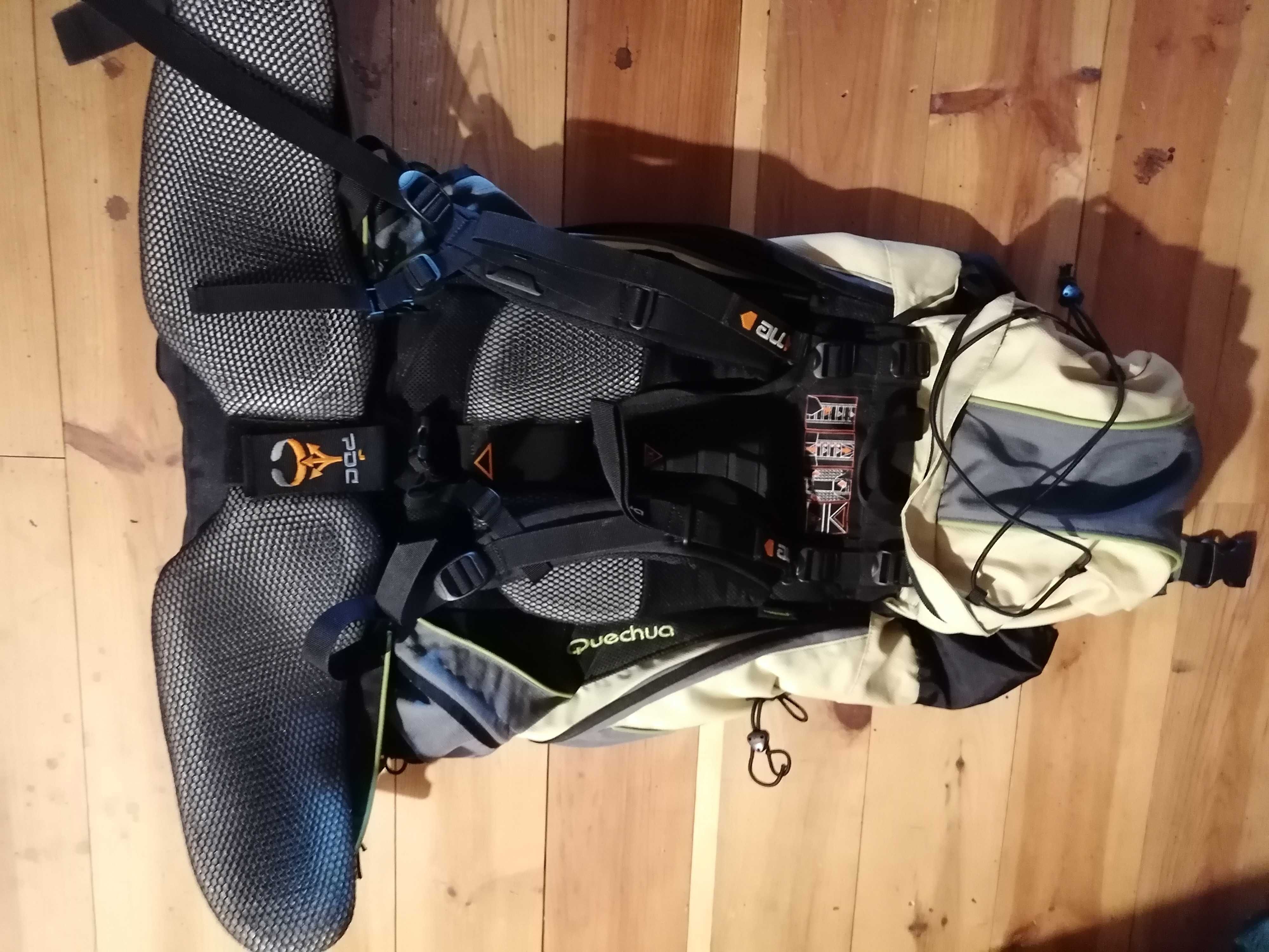 Mochila Quechua 60 Lt como nova