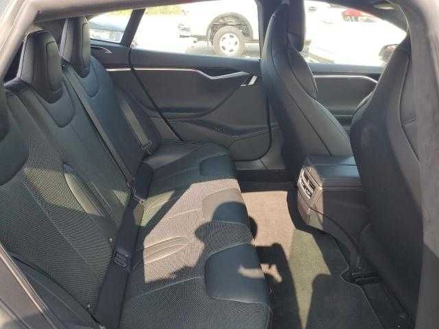 Tesla Model S 2017  повний привід і прискорення за 2.5 секунд з США