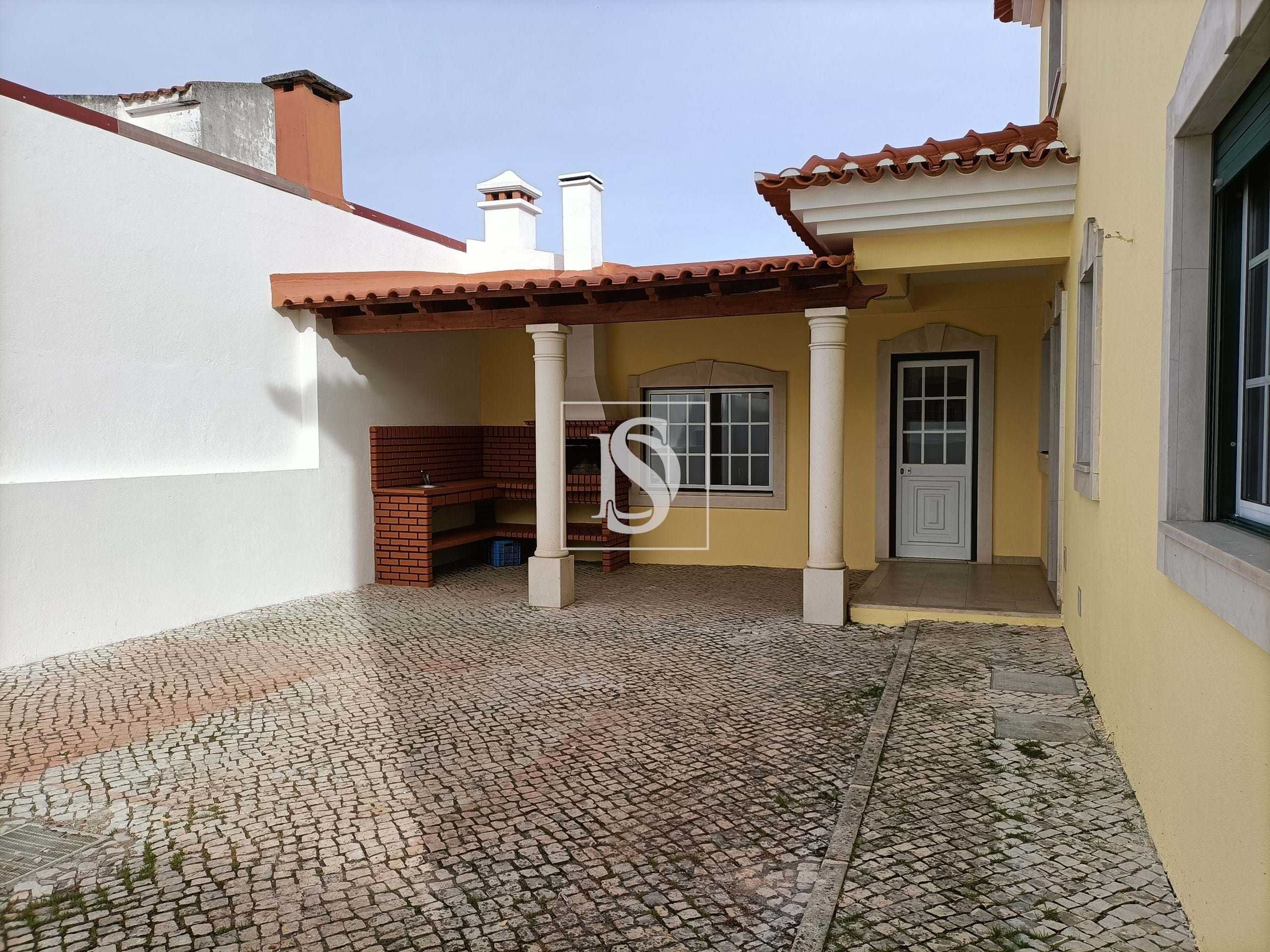 Moradia T4 remodelada em Cintrão/Bombarral