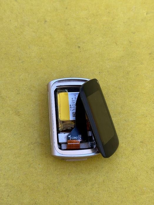 smartband fitbit charge 5 beżowy uszkodzony opis