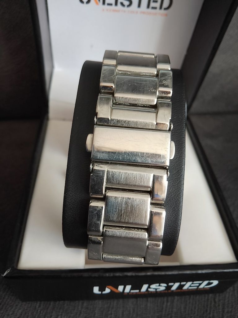 Zegarek marki Unlisted