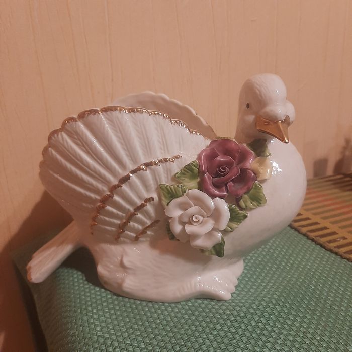 Цукерниця фарфорова