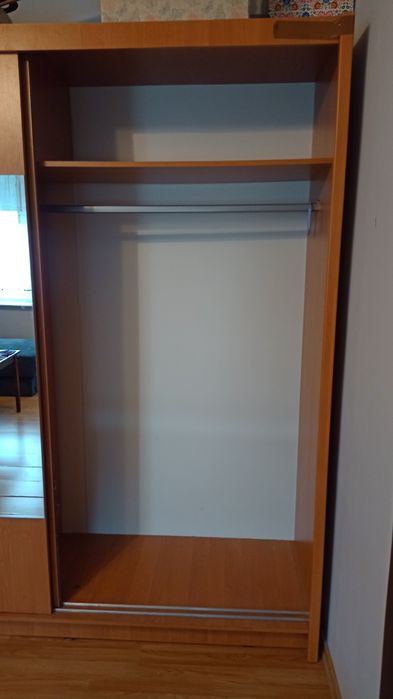 Pojemna szafa ubraniowa