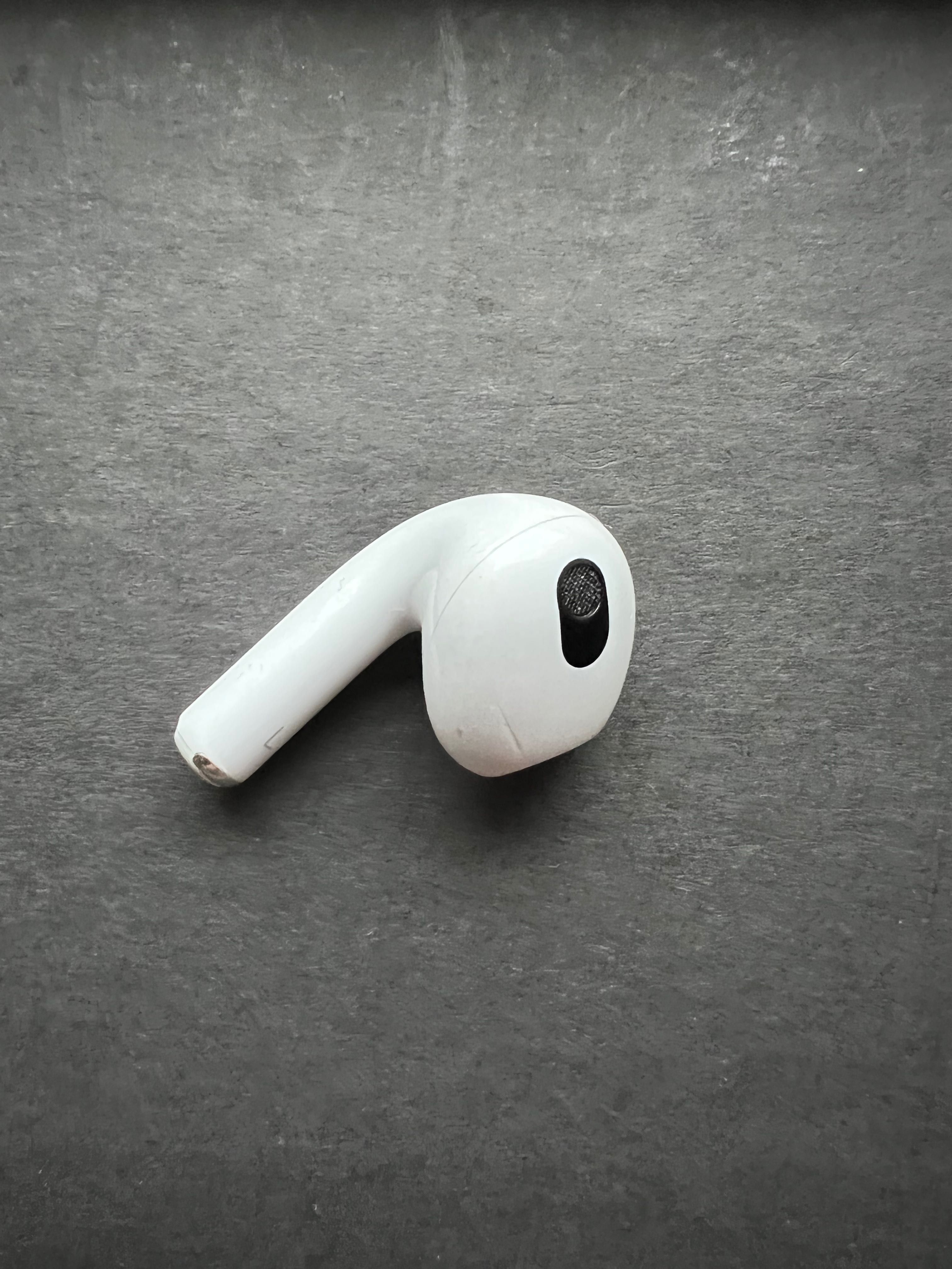 Левый наушник Apple AirPods3 A2564