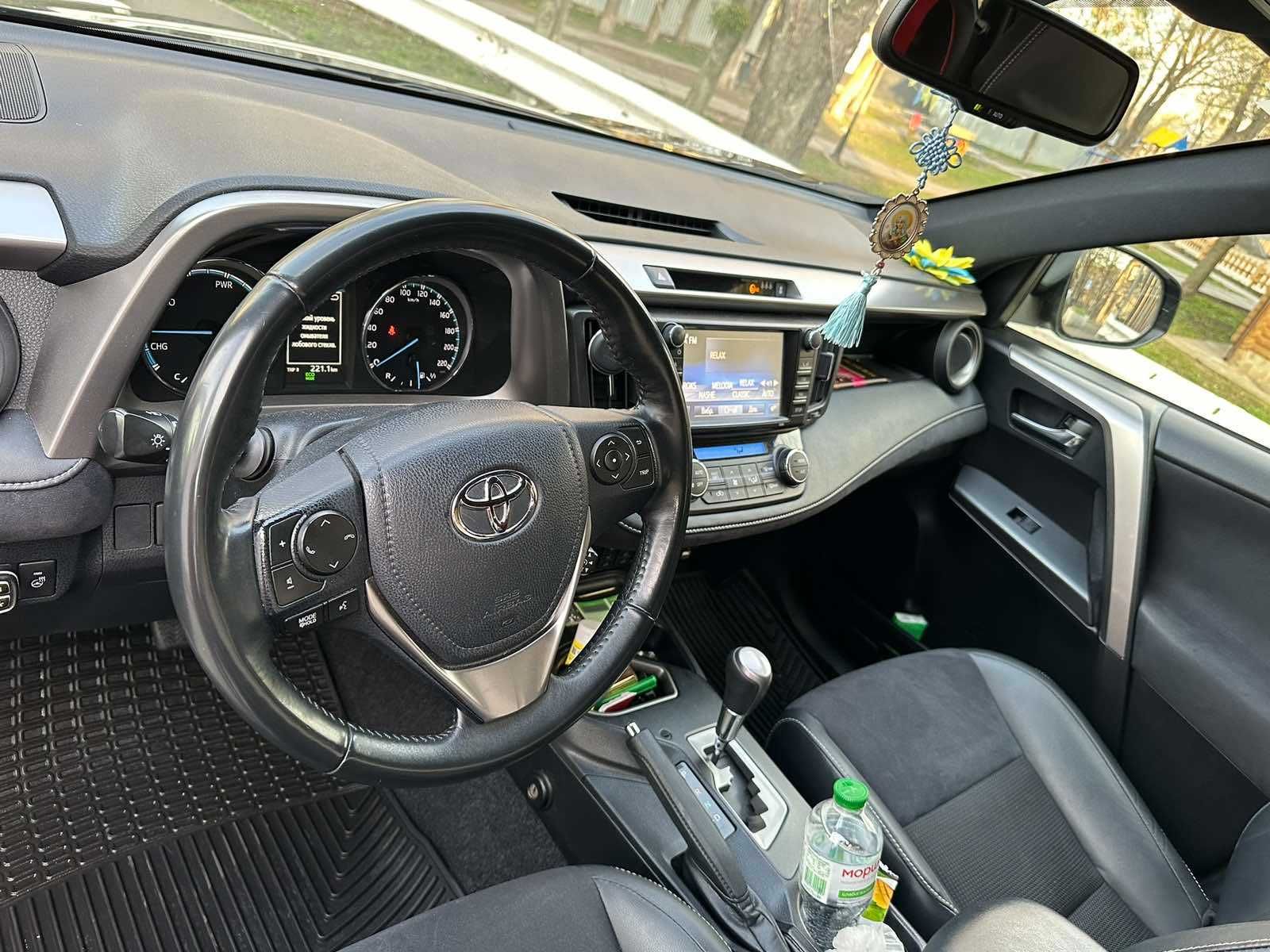 Toyota RAV4 2018, Hybrid, офіційний
