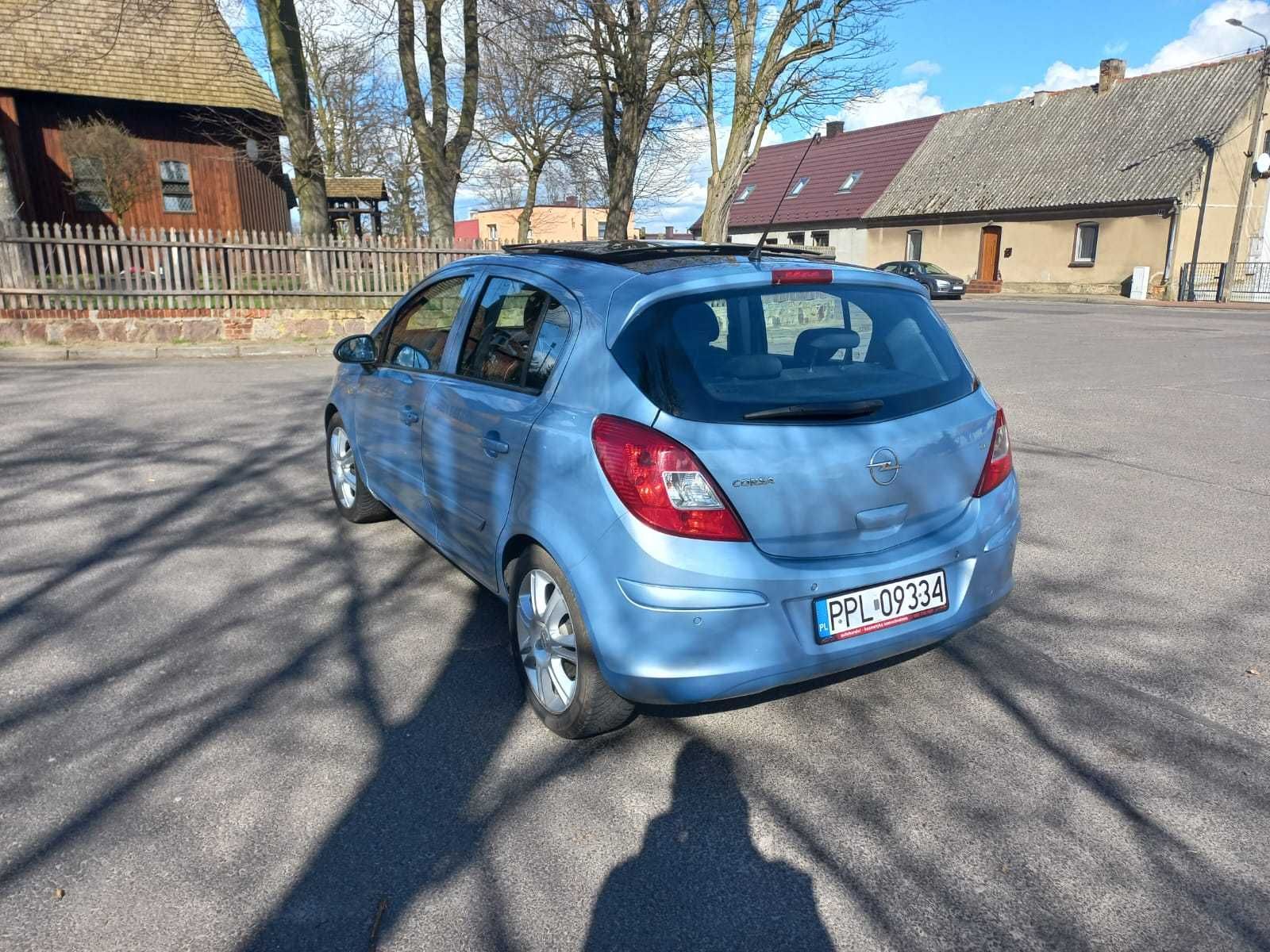 Opel Corsa D // 2007 rok // 1.4 16 V // 90 KM //