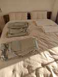 Cama de casal  com colchão futon,2 edredons,2 almofadas e lencçóis.