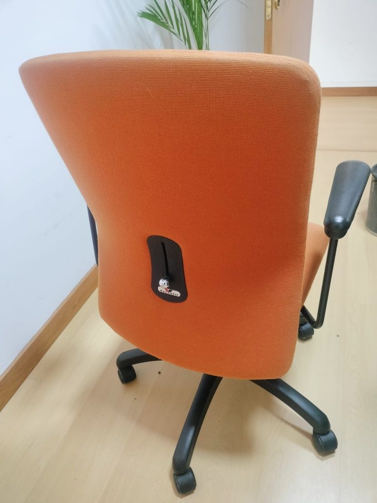 Cadeiras de escritório ergonómicas seminovas