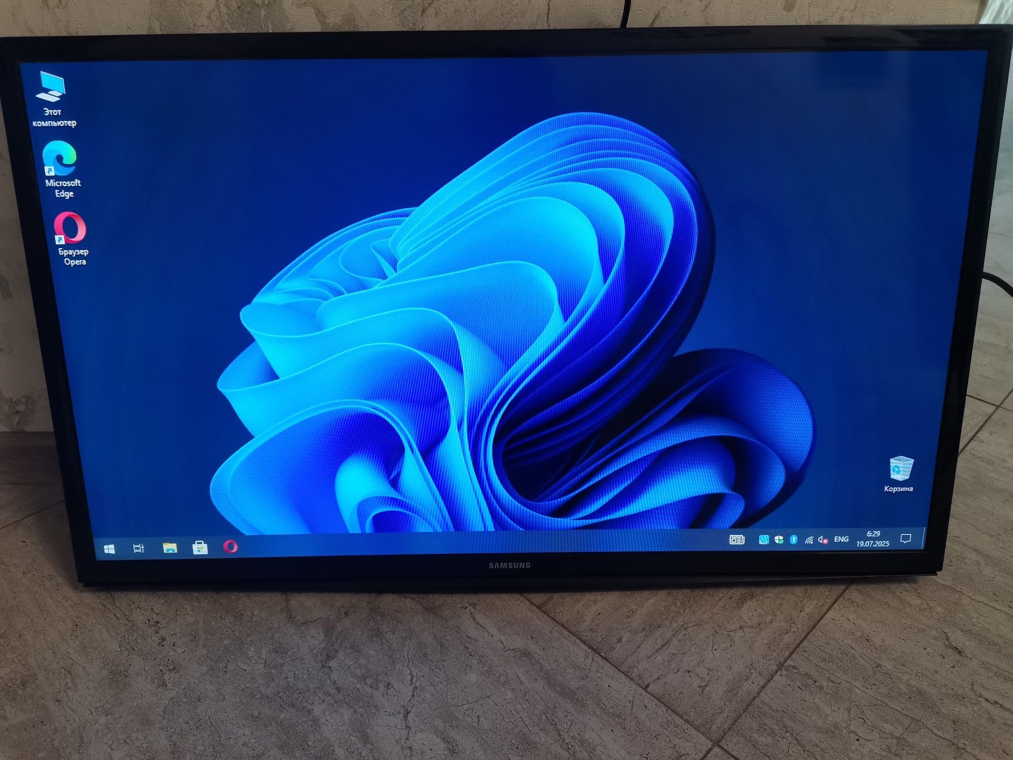 Телевизор 32" Samsung UE32J4100AE