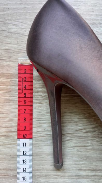 Wysokie szpilki, eleganckie