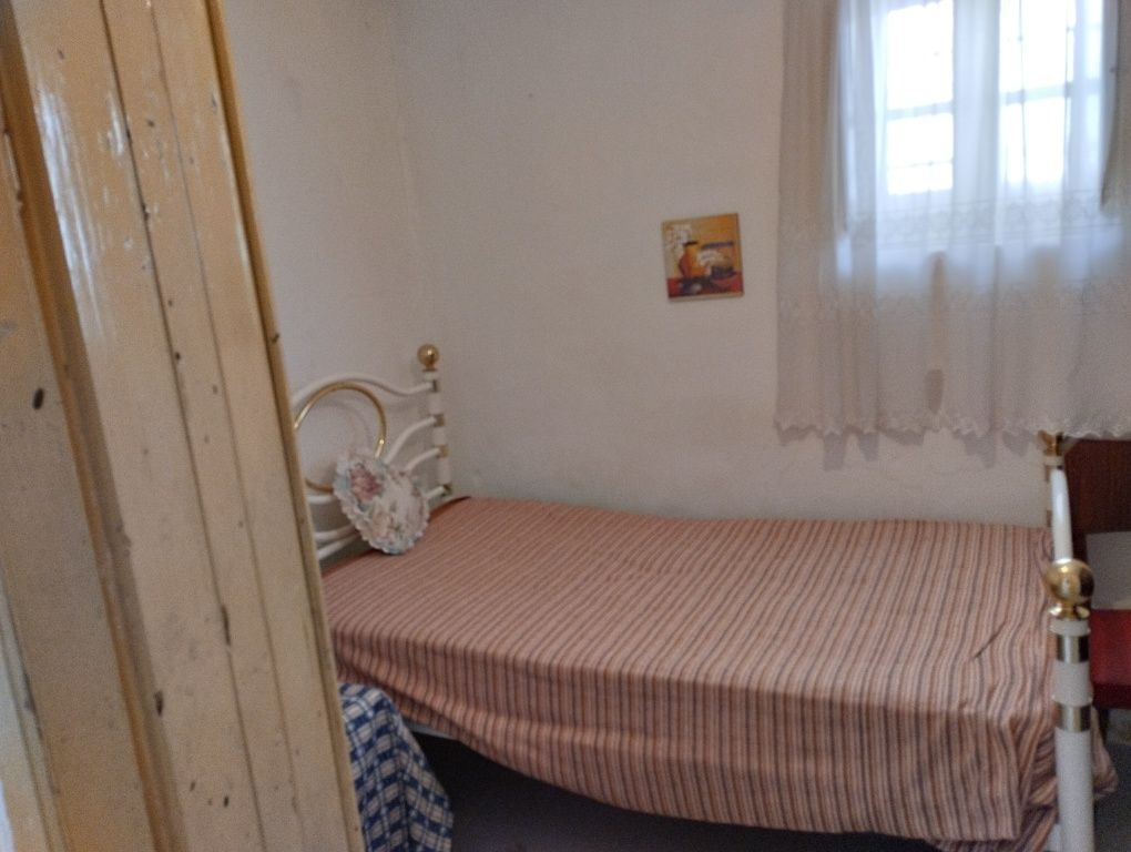 Vendo casa T4 em Comenda, em bom estado