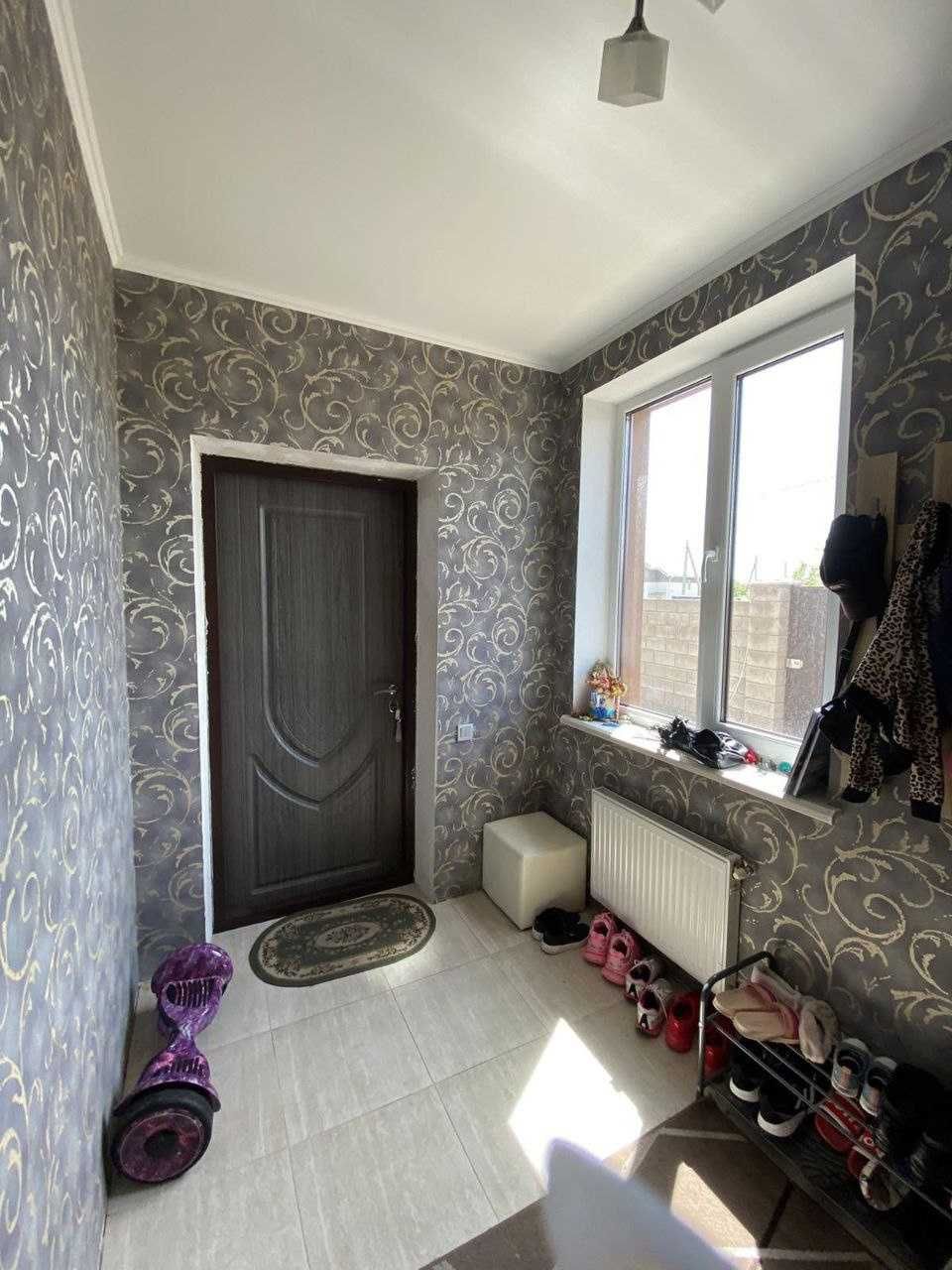 Дом хозяйский  на 8 сотках, Фонтанка, 300 м от трассы.