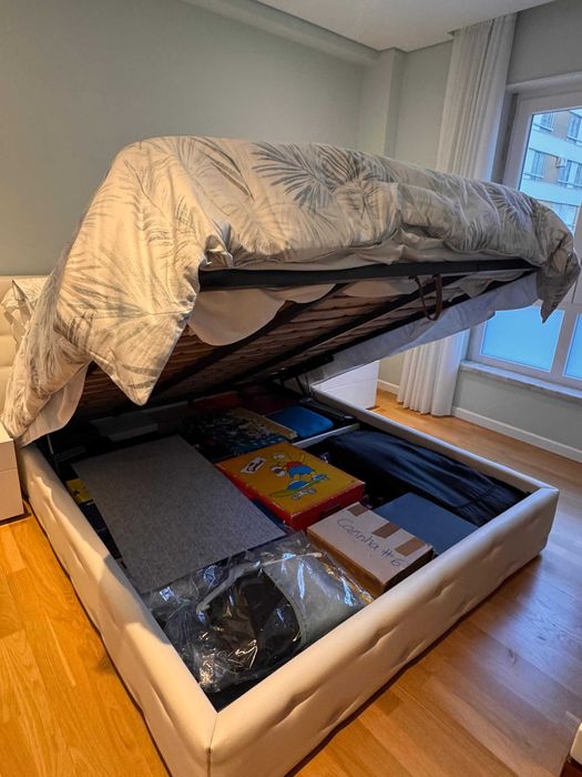 Cama e colchão de casal 150x190 com cabeceira e arrumação