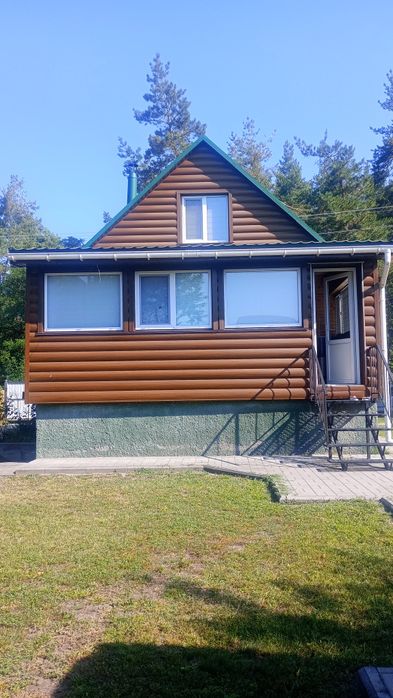 Продаж 2-поверх.чудового будинку біля водойми.