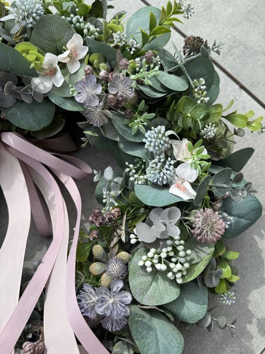 Ozdobny wianek na drzwi