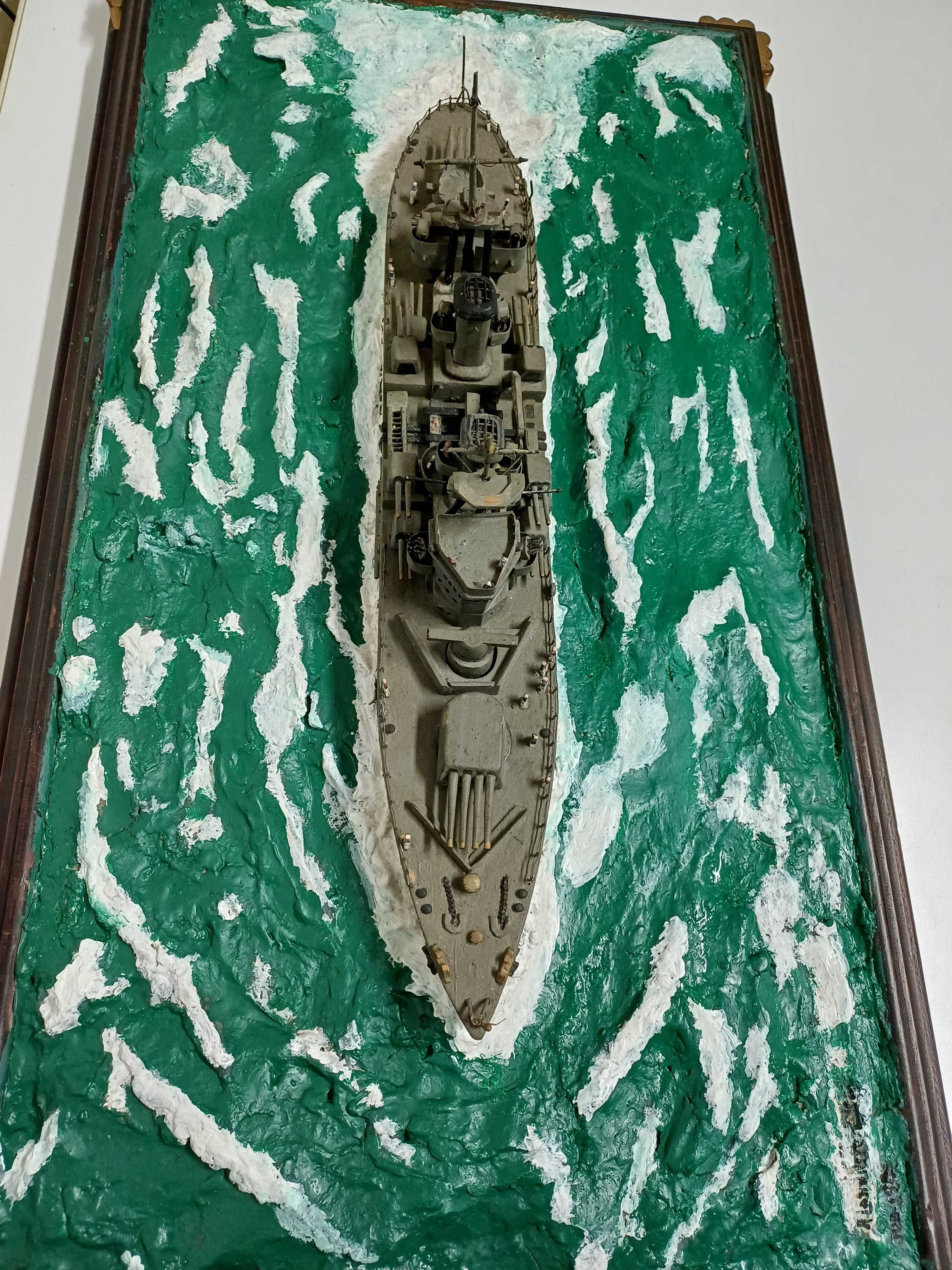 Maquete de navio Inglês 1942 em madeira