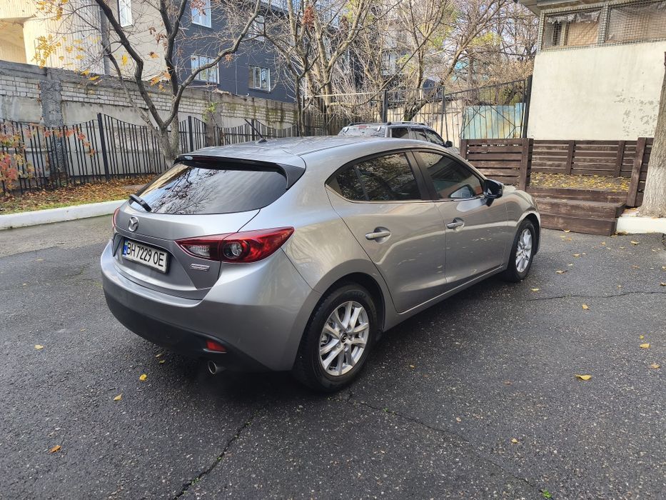 Мазда 3  2014 г 2.0 бензин автомат