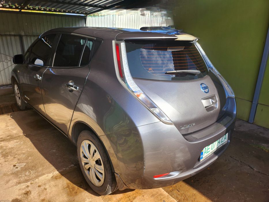 Електромобіль Nissan leaf
