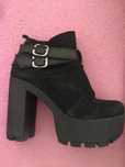 Botins pretos salto super alto de camurça