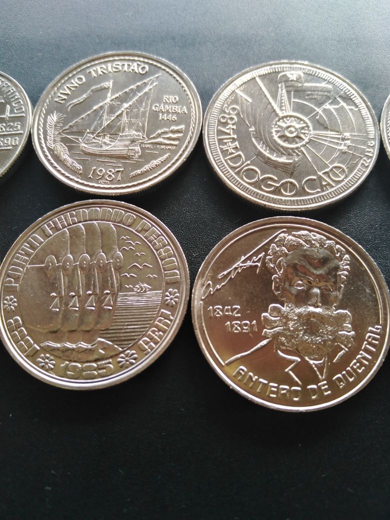 10 moedas comemorativas de 100 escudos