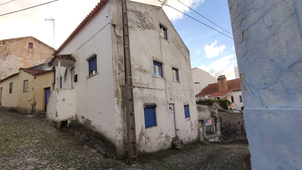 Moradia situada em São Martinho do Porto construída na zona histórica.