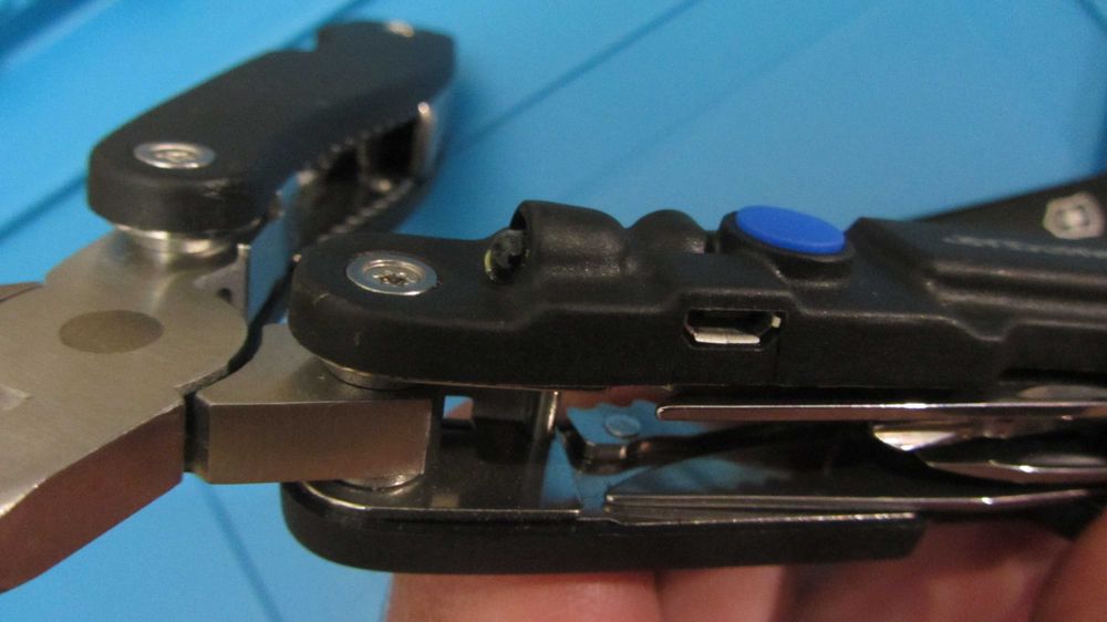 Victorinox Classic  + мультитул. Одним лотом.