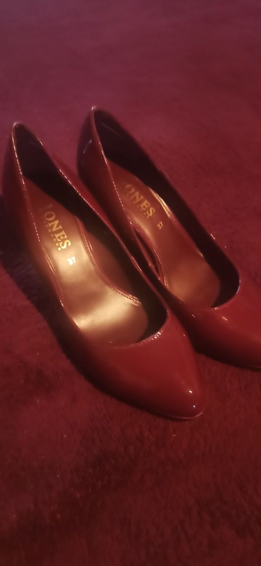 Туфли на каблуках 37 размер бордовый цвет