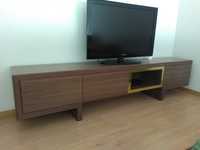 Movel TV em Nogueira com inox dourado Fabricantes