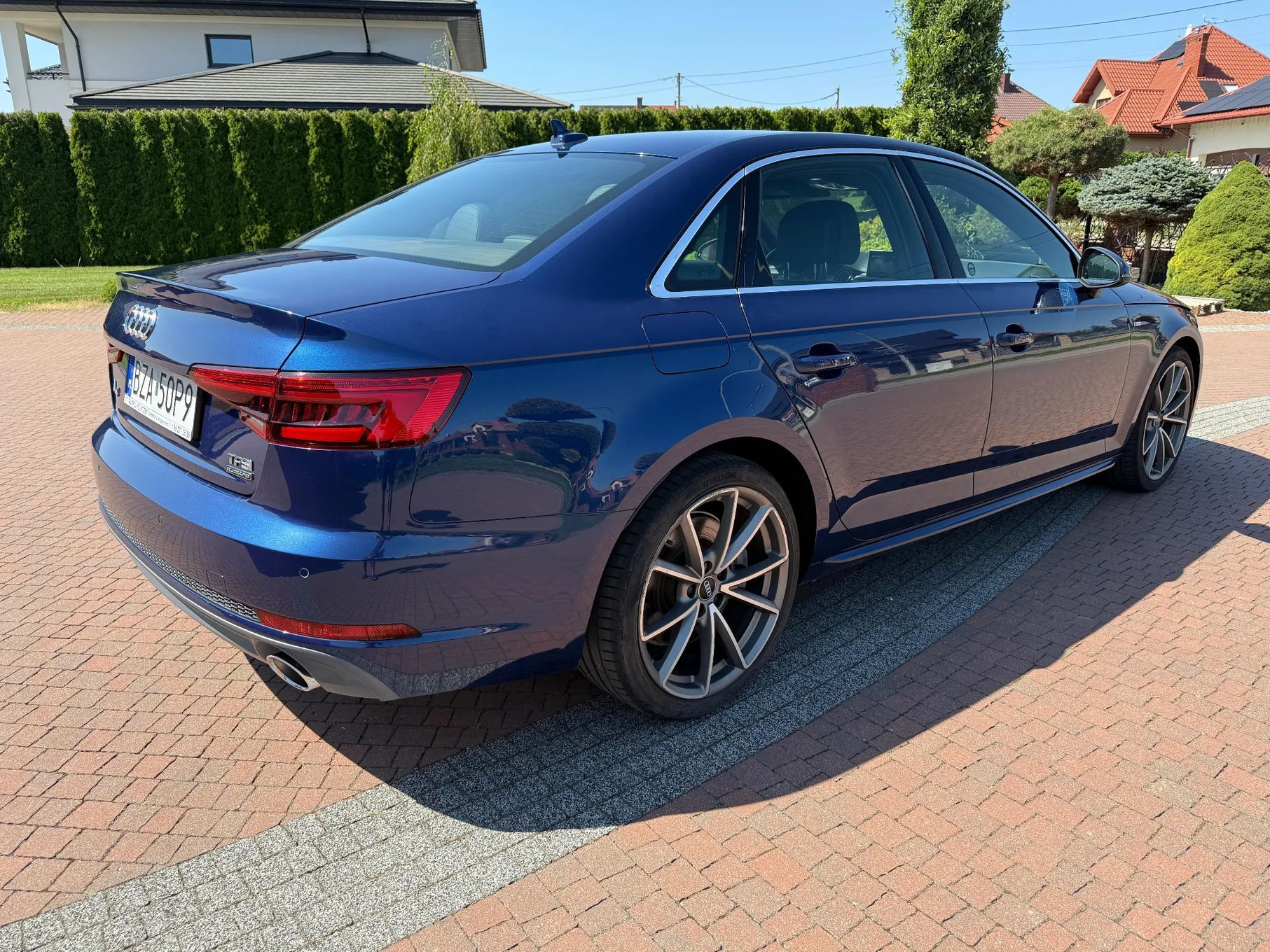 Audi A4 Audi A4 B9 S-LINE interior FELGI RS