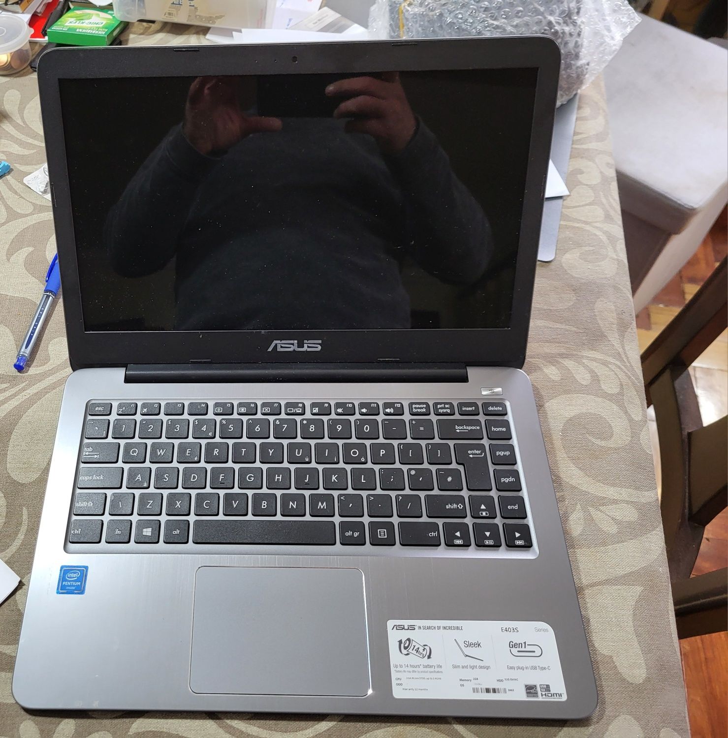 Portatil asus vivobook - com carregador a funcionar